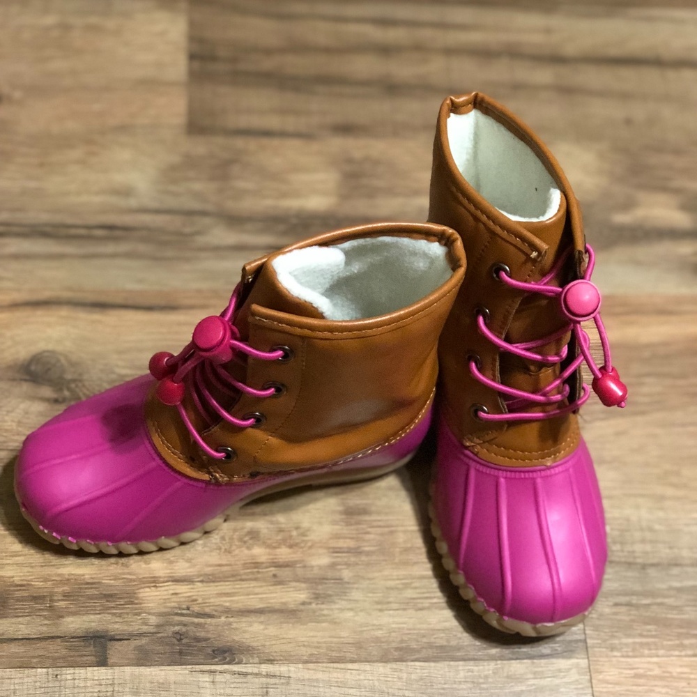 The cutest girl duck boot